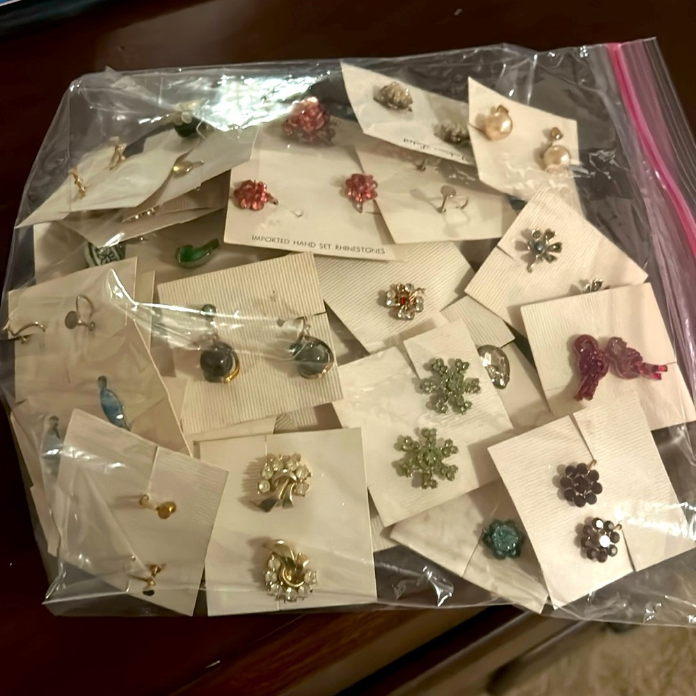 Mixed bag of vintage earrings